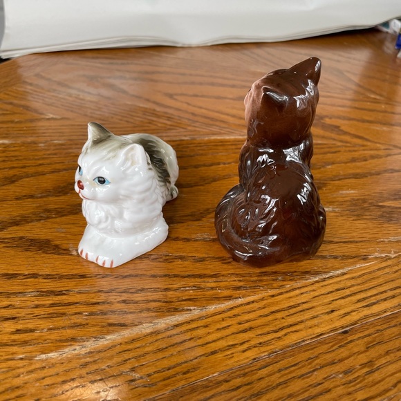 2 Bone China Cat Figurines. - Picture 2 of 4